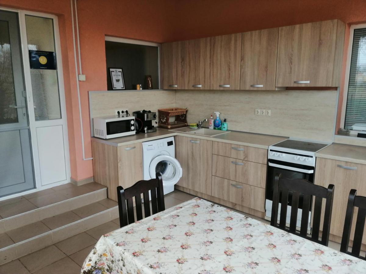 Nadya Holiday Home Krapets  Eksteriør bilde